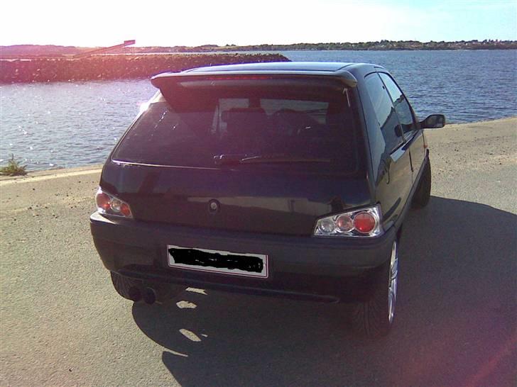Peugeot 106 "byttet" - med tågelygter og blå positionslys.. den første 106 ph1 jeg har set med tågelygter til dagsbrug. sys selv det ser ret ondt ud billede 19
