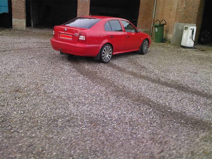 Skoda Octavia - lig en fin ankomst ved en kamerat;) godt han havde havetraktor med rive, haha billede 11