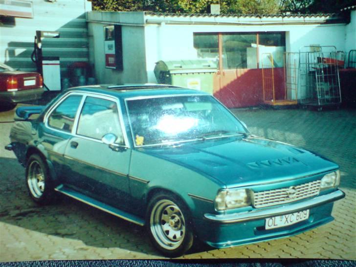 Opel Ascona B(Totalskadet) - som den ser ud med frontskørt... (billedet er taget af et andet billede derfor kvali ikke er den bedste) billede 17