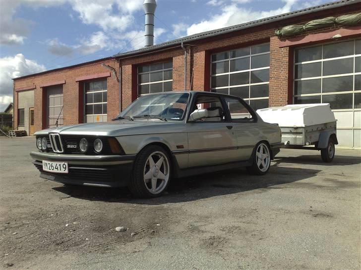 BMW 320 E21 Bavaria M50 - Så kan den også trække en trailer nu den er nysynet med træk og M50 motor ;) billede 7