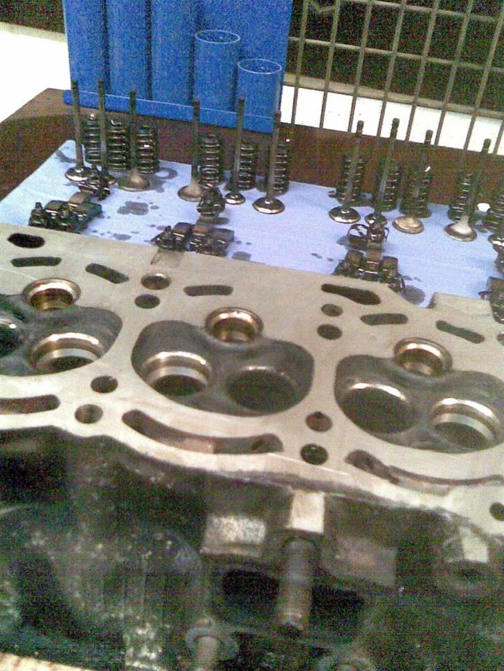 Toyota Corolla  -=SOLGT=- - Alle ventiler taget ud, gået igennem, slebet og justeret billede 12