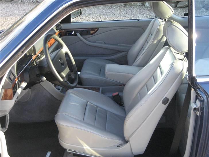 Mercedes Benz 560 SEC.. - Helt unik og total fejlfri kabine, lidt imponerende når den har været brugt i 22 år billede 10