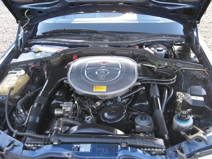 Mercedes Benz 560 SEC.. - Her ligger 300 HK og 455 NM. Godt nok er det en tung bil, meen tro mig, den er meget hurtig og voldsom stærk. billede 17