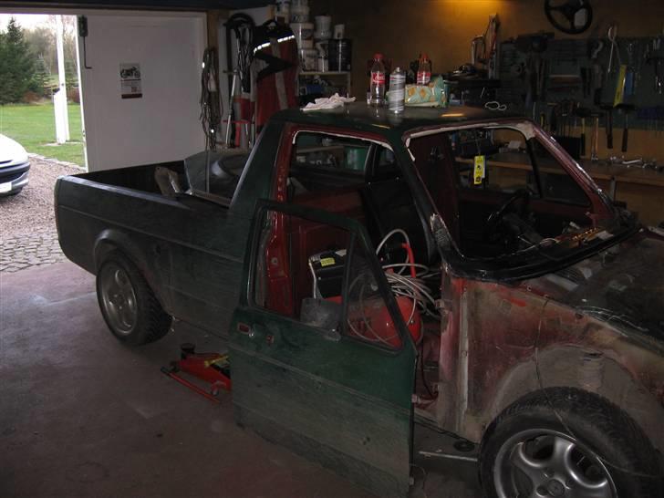 VW Caddy - lidt rust arbejde inden den skal til syn.. billede 4