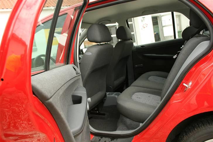 Skoda Fabia 1.2 HTP Classic - Holdbare sæder samt ok plads billede 9