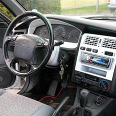 Toyota Carina E TIL SALG