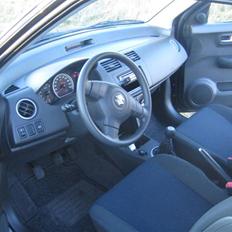 Suzuki Swift 1,3 SOLGT !