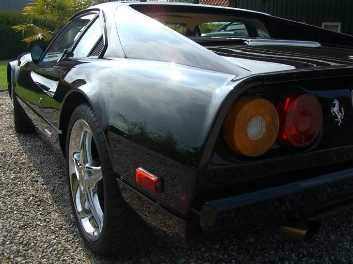 Ferrari 308 GTB (EURO) SOLGT - Billedet er taget ved Skovsøen i Odense. billede 4