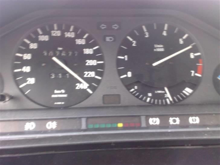 BMW E30 320i/325i Rustet væk. - Hehe... var lige en tur i tyskland, der var lidt tilbage endnu.. billede 16