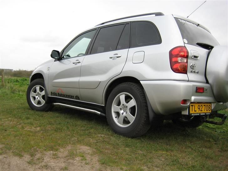 Toyota Rav 4 2,0 D4D *solgt* - Nu med Sidebars... billede 1