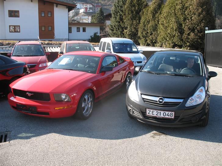 Peugeot 306  *SOLGT* - Year min nye vogn.. Jah det er den sorte der er min og ikke den fiesta wannabe ved siden af :-) billede 11