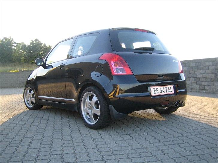 Suzuki Swift 1,3 SOLGT ! billede 1