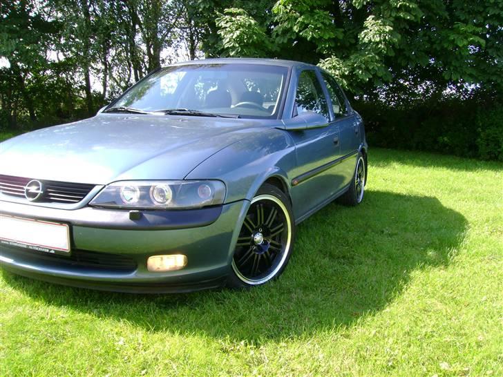 Opel vectra B comfort 1,8 16v   TIL SALG - vectraen i en rimelig sej vinkel:D  NYT billed billede 1
