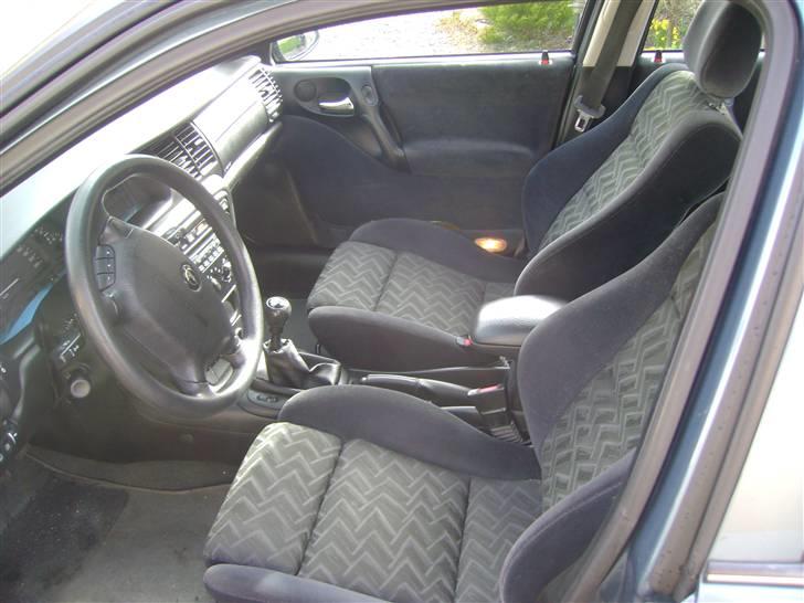 Opel vectra B comfort 1,8 16v   TIL SALG - inden i billede 7