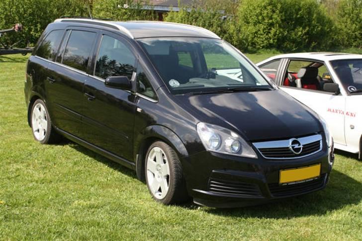 Opel Zafira B CDTi (solgt) - billede efter den er blevet sænket billede 1