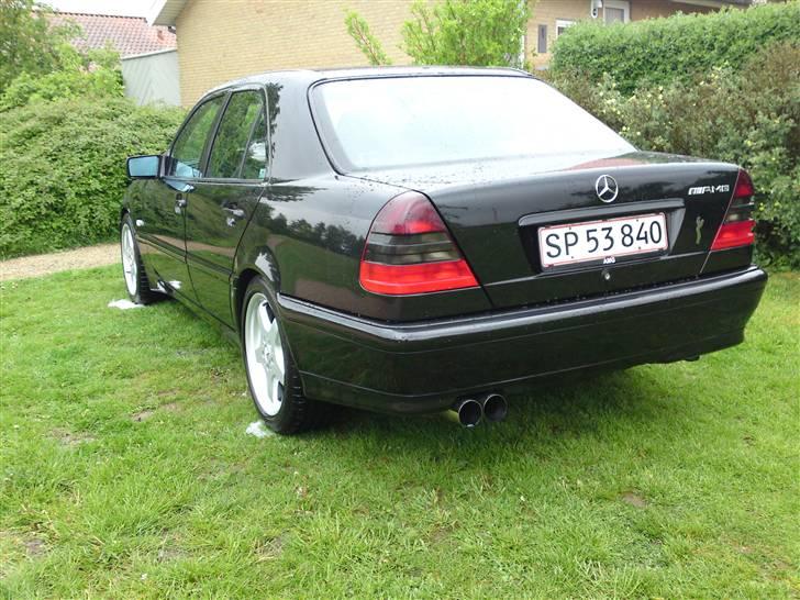 Mercedes Benz C240 Sport.V6 - Nyvasket , og ja selvfølgelig  bliver den KUN vasket i regnvand. billede 7