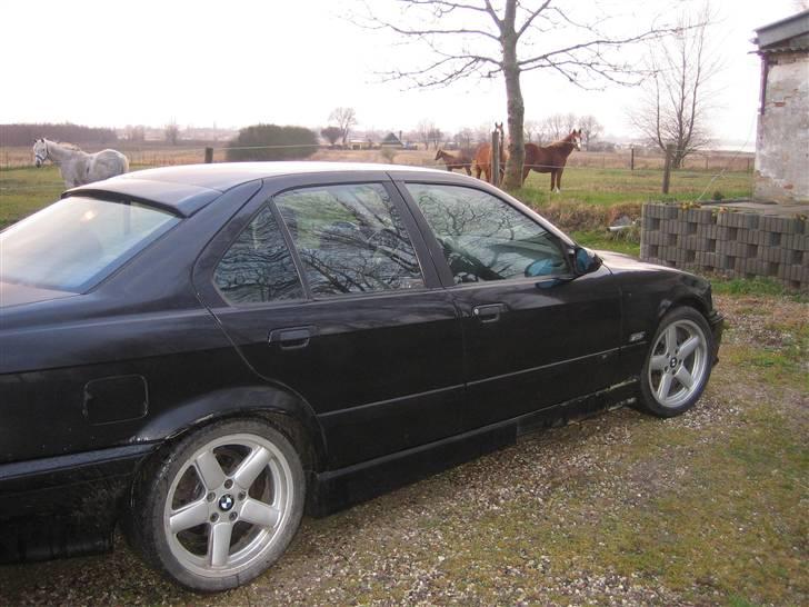 BMW E36 - H-side. sideskørt knækket, men nye er på vej. billede 4