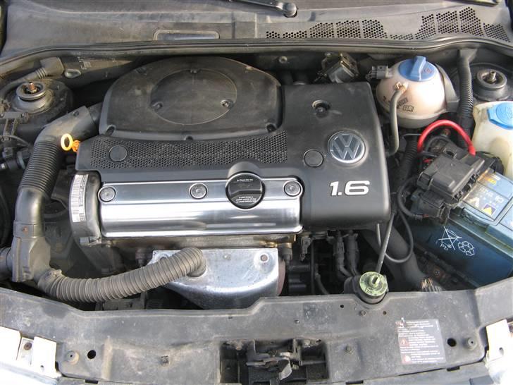 VW Polo 6n - Blev enig med mig selv om at få det til at se lidt pænere ud, men nøj hvor bliver man træt i arme og hænder når man har pudset i fire timer, men resultatet blev da okay syns jeg:) billede 3