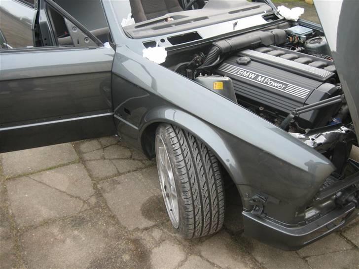 BMW E30 325i 24v Mtech2 - Nymalet billede 14