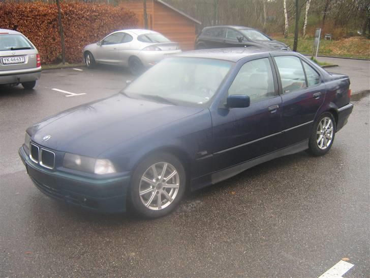 BMW 320i  billede 1