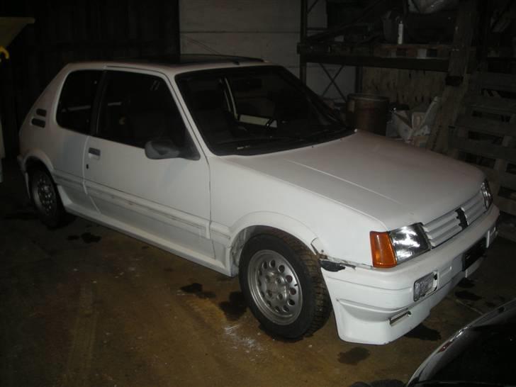Peugeot 205 1.9 GTI - En lille skade billede 6