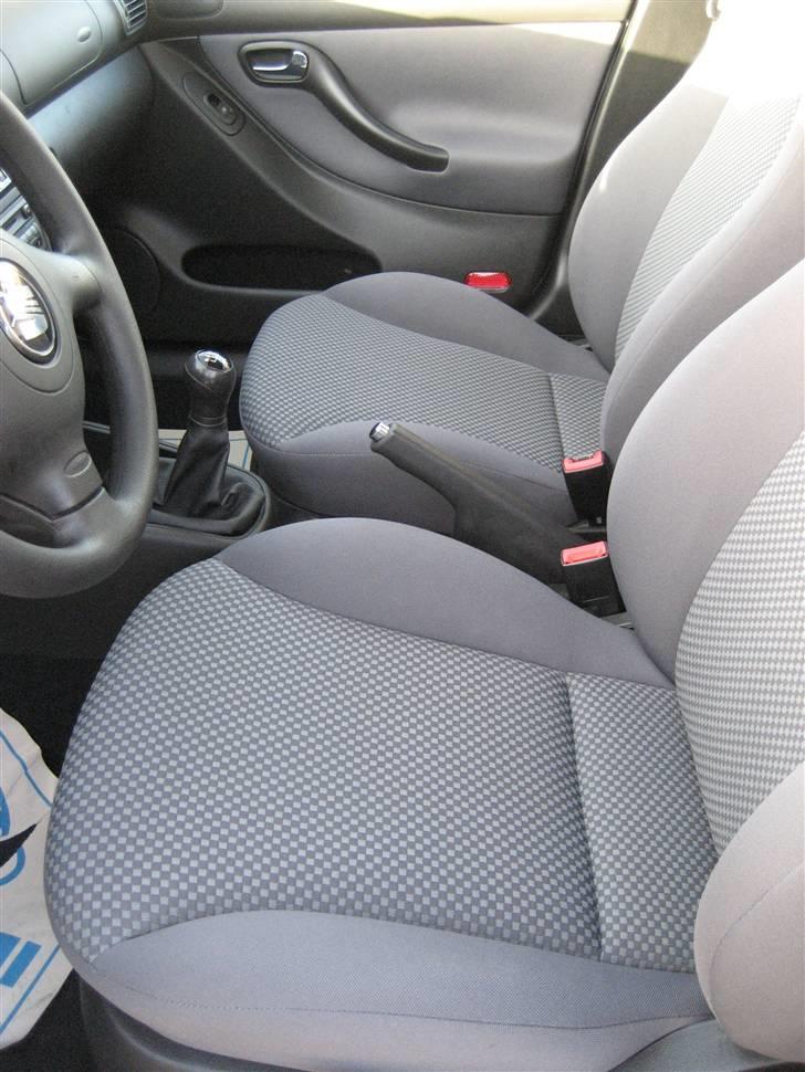 Seat Leon 1,9 TDI Stella SOLGT - Gråt sædebetræk med tern billede 10