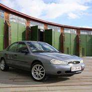 Ford Mondeo 1,8 4d. Flair