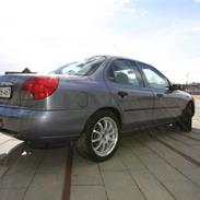 Ford Mondeo 1,8 4d. Flair