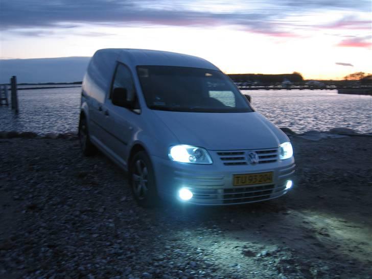 VW Caddy - Jeg synes det er fedt med Xenon. Man ser bedre med det.. synes jeg billede 10