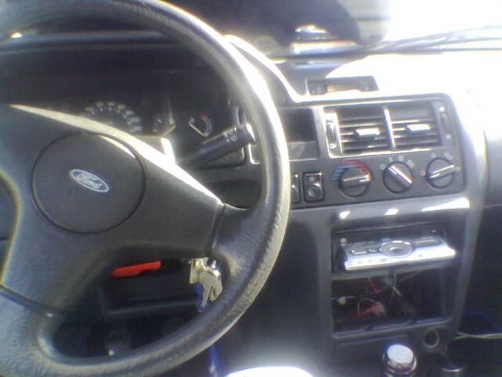 Ford Escort SOLGT billede 9
