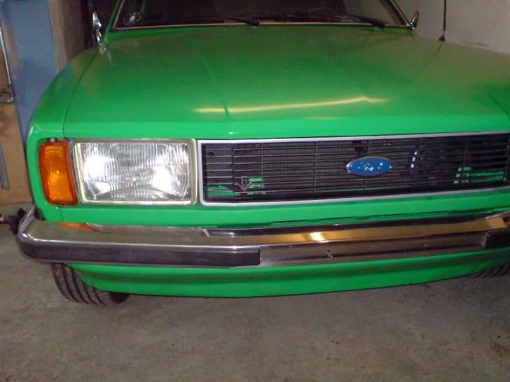 Ford Taun. the green manalishi - et diskret V6 emblem i grillen billede 8