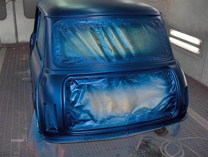 Mini Morris 1000 SOLGT - det så bilens farve !! efter 2lag farve . (inden klarlak) billede 8