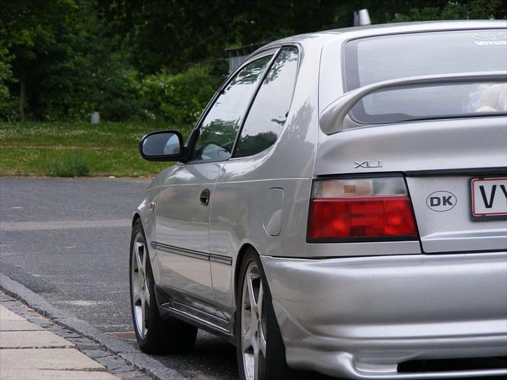 Toyota Corolla 1.3 xli 16v turbo - Man kan da ikke se at der har været en vectra a 2000 inde og kysse bagskærmen.  Vectra død corolla lever videre efter rep. omkostninger 2600 + en helvedes høj forsikring da det var mig der fik skylden :( billede 7