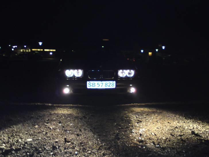 BMW 318is e36 - Med de nye lygter fra inpro med angel eyes og de linse, og de nye tågelygter, også med de linse ;) billede 18