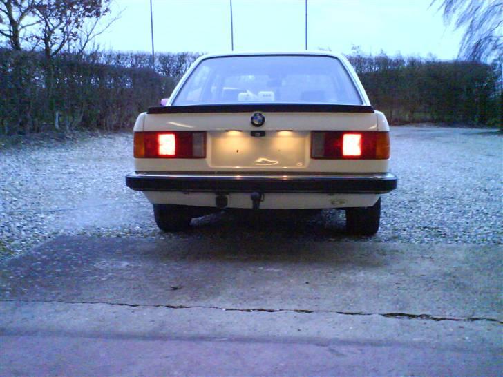 BMW E30 320i SOLGT billede 18