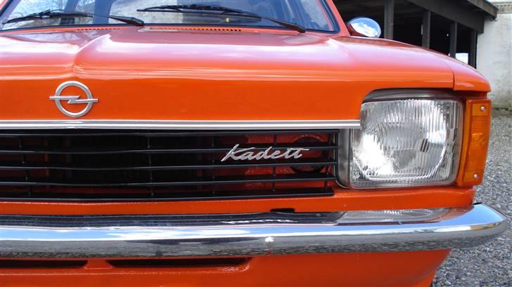 Opel Kadett C - kadett b emblem i emblemfri front billede 13