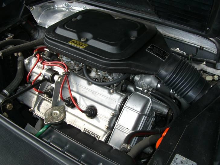 Ferrari 308 GTB (EURO) SOLGT - Hjertet i bilen som frembringer vidunderlig lyd i forskellige tonearter afhængig af omdrejningstal. billede 20
