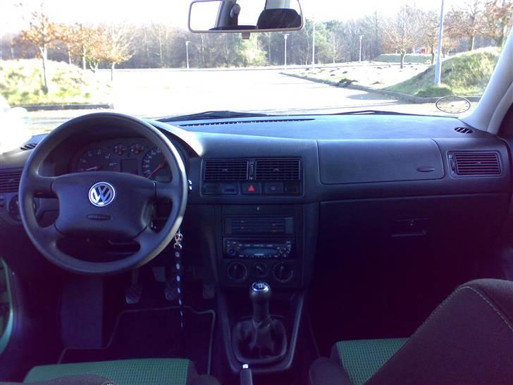 VW Golf 4 Trendline - Et lille kig i kabinen billede 4