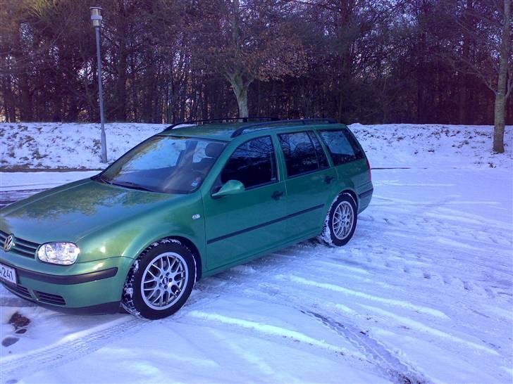 VW Golf 4 Trendline - vinterbillede med solfilm i ruderne billede 12