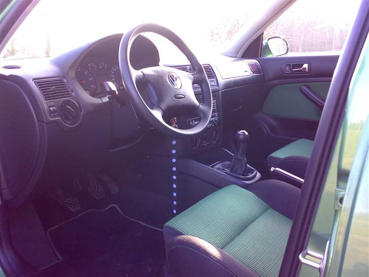 VW Golf 4 Trendline - ja sådan ser den ud inden i billede 14