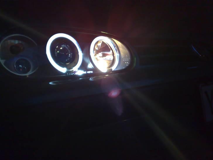 VW Golf 4 Trendline - det ser så fedt ud det der: angle eyes styrer billede 16