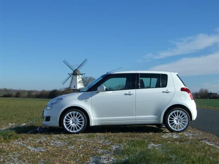 Suzuki swift  1,3 DDIS  solgt billede 1