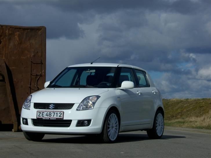 Suzuki swift  1,3 DDIS  solgt billede 5