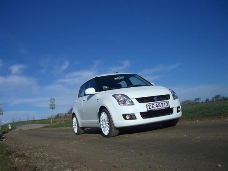 Suzuki swift  1,3 DDIS  solgt billede 7