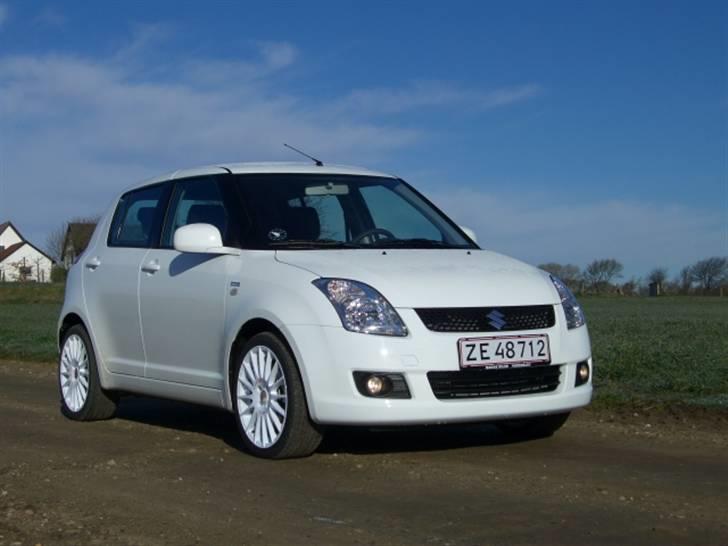 Suzuki swift  1,3 DDIS  solgt billede 8