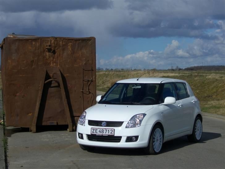 Suzuki swift  1,3 DDIS  solgt billede 10