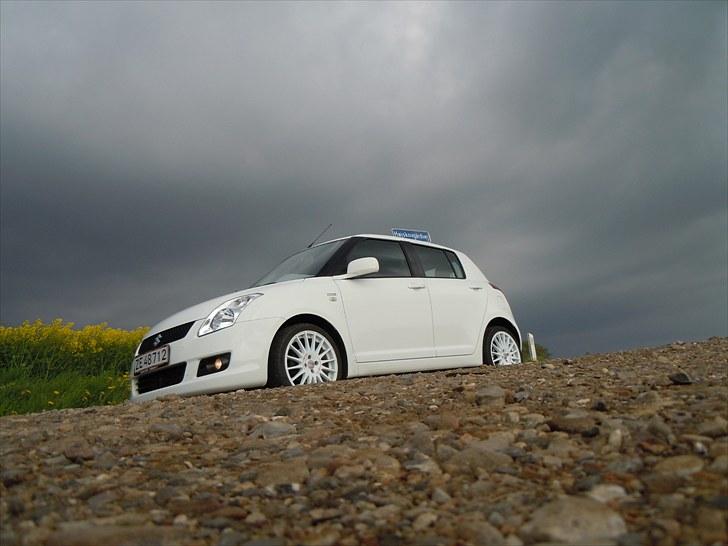 Suzuki swift  1,3 DDIS  solgt billede 11