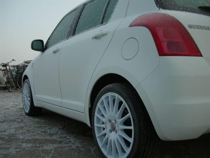 Suzuki swift  1,3 DDIS  solgt billede 13