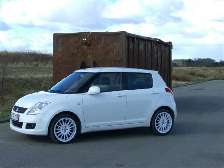 Suzuki swift  1,3 DDIS  solgt billede 14
