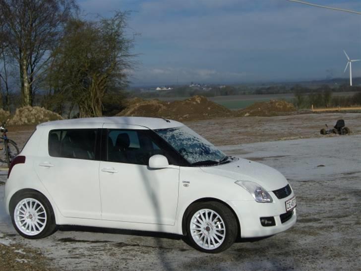 Suzuki swift  1,3 DDIS  solgt billede 16